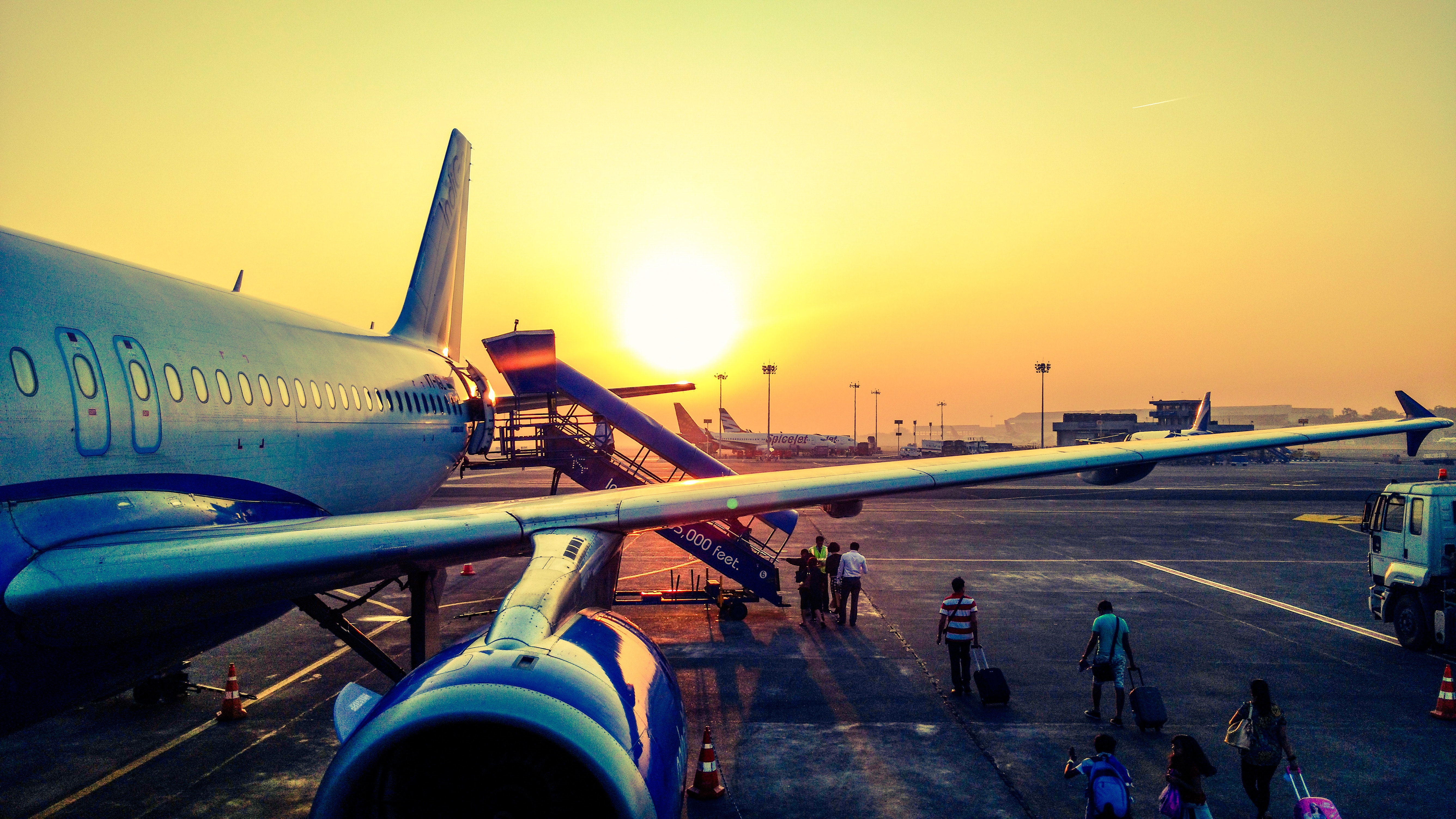 Why we must open air travel - Dr Greg Mills on CapeTalk